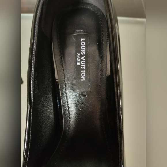Authentic Louis Vuitton shoes - Picture 2 of 5